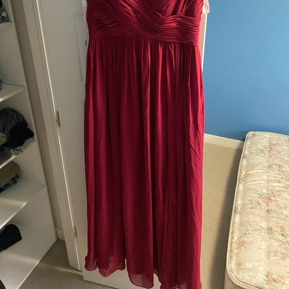 Burgundy bridesmaids/ prom dress - Picture 8 of 9